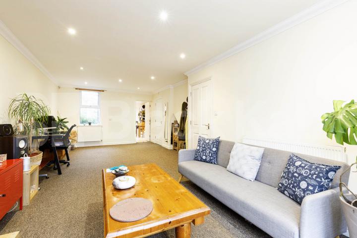 4 bedroom house located a short walk to Stoke Newington Station  Listria Park, Stoke Newington